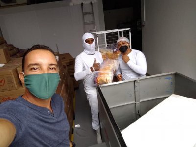 Doação de pães mineiros da BonMess para a ACCABEM (Abrigo de idosos e deficientes) LARVIDA (Deficientes Anônimos) LAR HOTEL (Asilo)