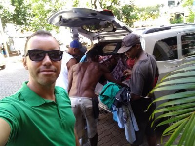 Doação de roupas para moradores de rua