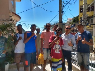 Doações de roupas e calçados distribuidos no Centro POP..