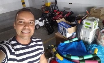 Gratidão a esta generosa doadora auxiliando a causa com sua participação entre eles: equipamentos eletricos, instrumentos musicais, eletrodomesticos, roupas, sapatos e brinquedos entre outros..